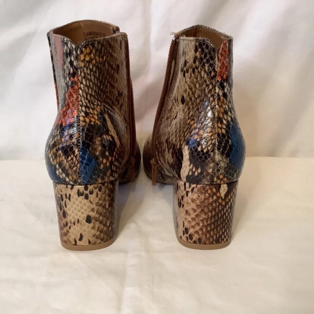 NWT Bamboo animal print‎ ankle boots snake print size 5.5